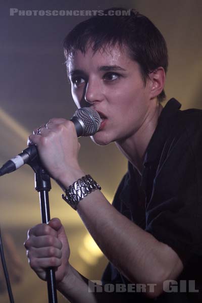 SAVAGES - 2012-11-09 - PARIS - La Boule Noire - Camille Berthomier